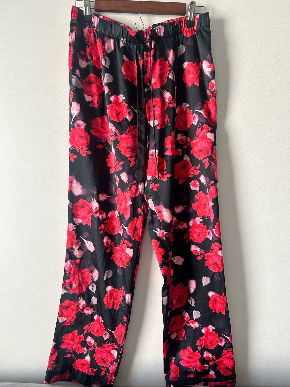 Victoria’s Secret Floral satin Lounge Pants - Black with Red Rose Print M